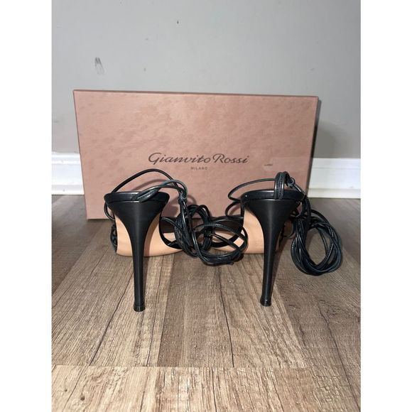 Gianvito Rossi
Ankle-Wrap Leather Stilleto Sandals - Picture 9 of 11